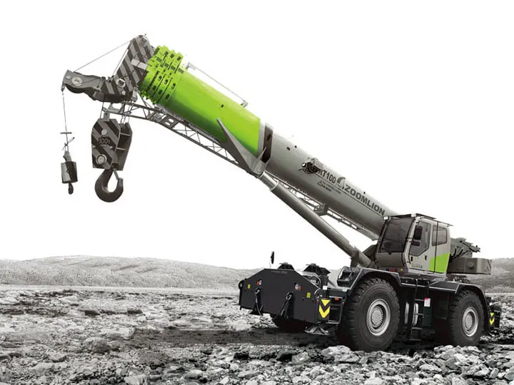 Cẩu bánh lốp địa hình 100 tấn RT100